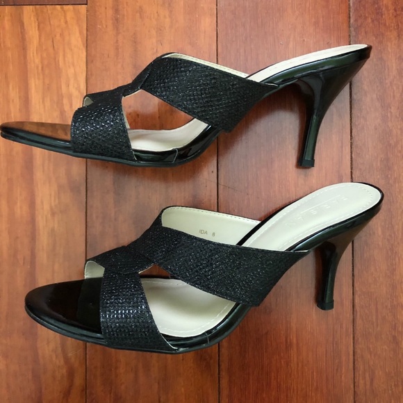 Cross strap heels - Picture 3 of 3